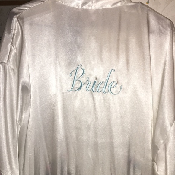 Brides Robe - Picture 2 of 5